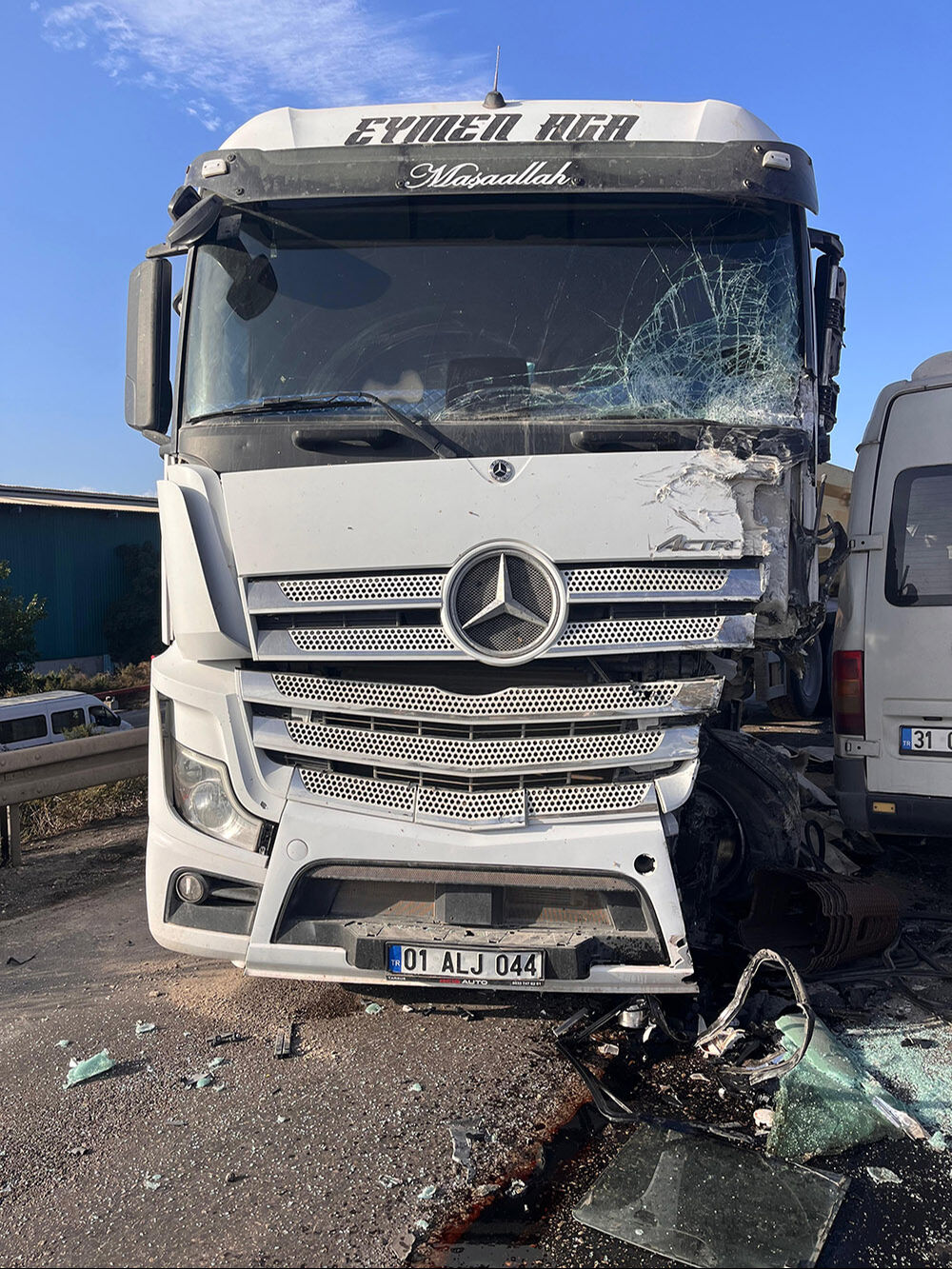 Adana'da katliam gibi kaza! Tır ile servis çarpıştı, çok sayıda ölü ve yaralı var Adana'da katliam gibi kaza! Tır ile servis çarpıştı, çok sayıda ölü ve yaralı var - 3. Resim