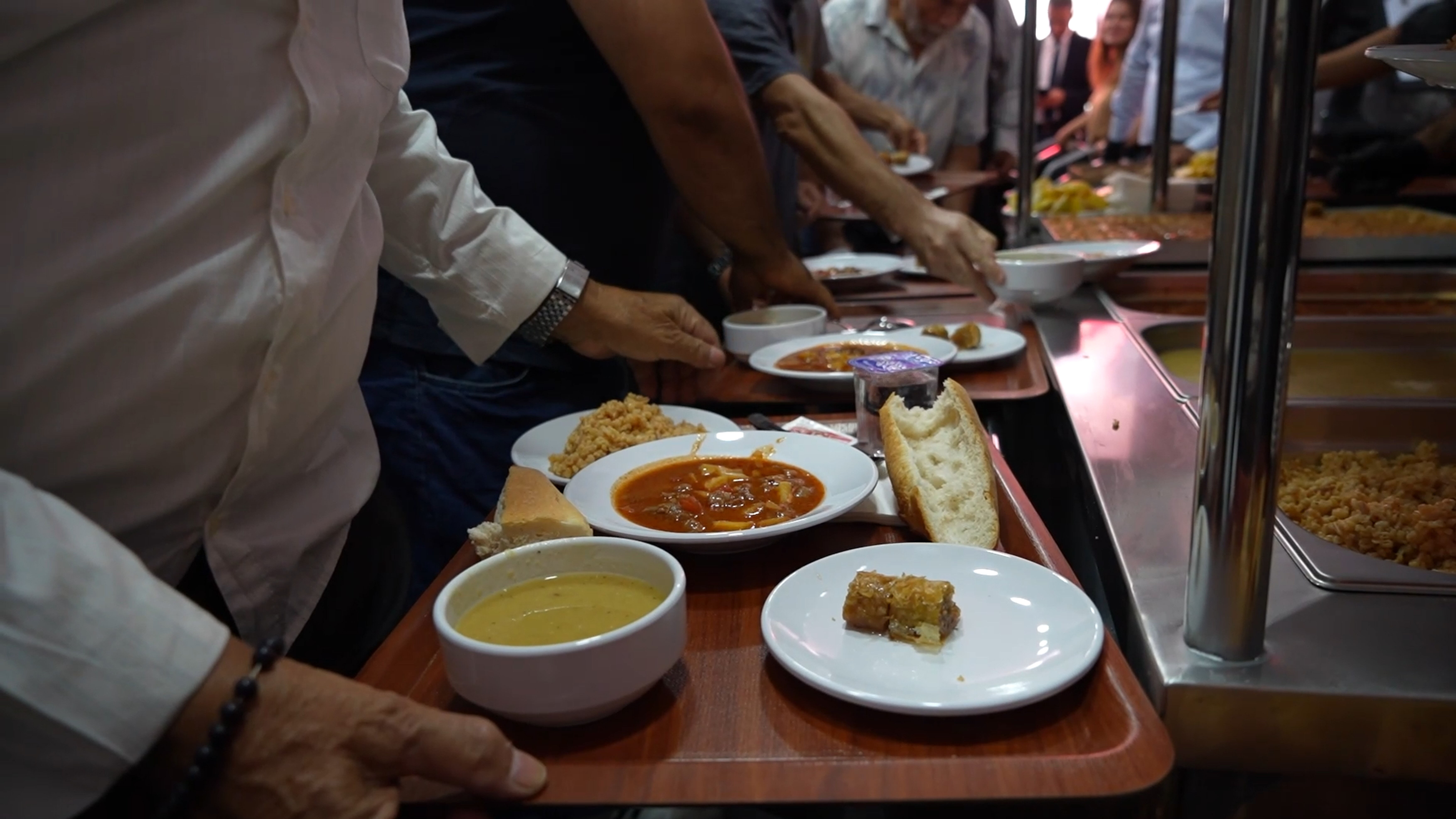 Bir belediye daha Kent Lokantası açtı! 4 çeşit yemek 60 lira Bir belediye daha Kent Lokantası açtı! 3 çeşit yemek 60 lira - 2. Resim