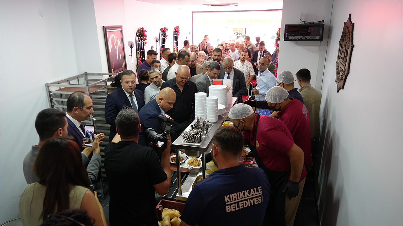 Bir belediye daha Kent Lokantası açtı! 4 çeşit yemek 60 lira Bir belediye daha Kent Lokantası açtı! 3 çeşit yemek 60 lira - 1. Resim