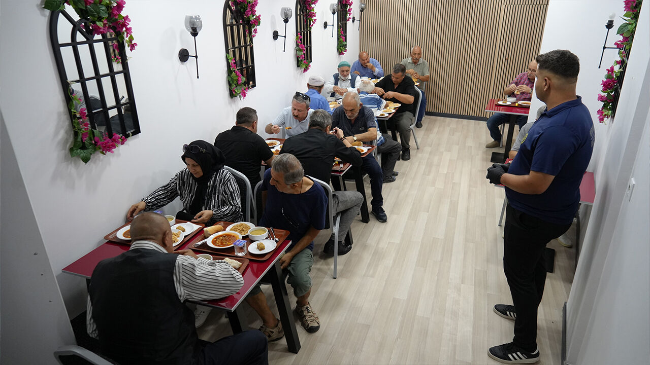 Bir belediye daha Kent Lokantası açtı! 4 çeşit yemek 60 lira Bir belediye daha Kent Lokantası açtı! 3 çeşit yemek 60 lira - 3. Resim