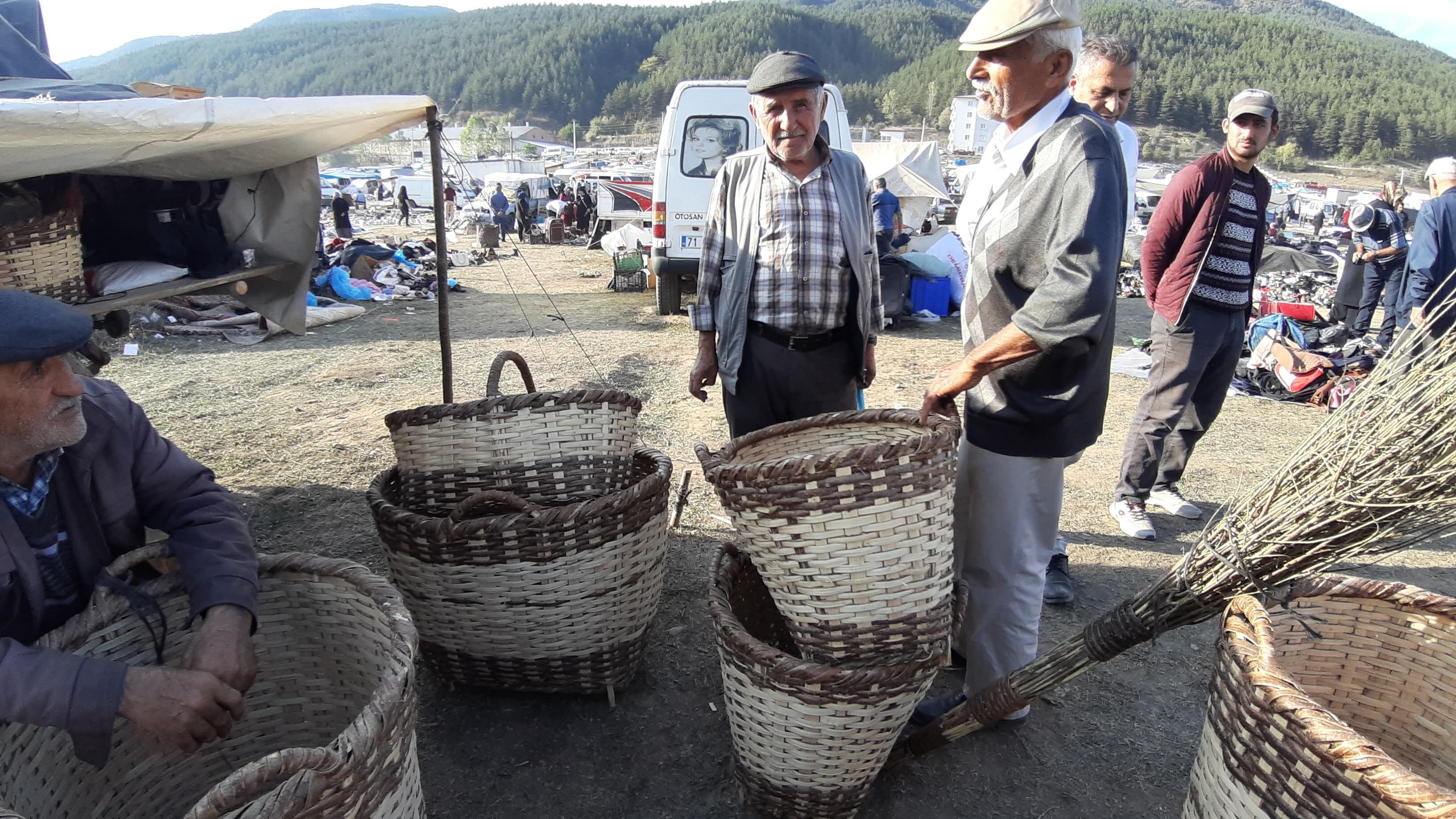 Bu işi yapan son ustalardan! Yapımı 2 gün sürüyor, tanesini 1.300 liradan satıyor - 1. Resim