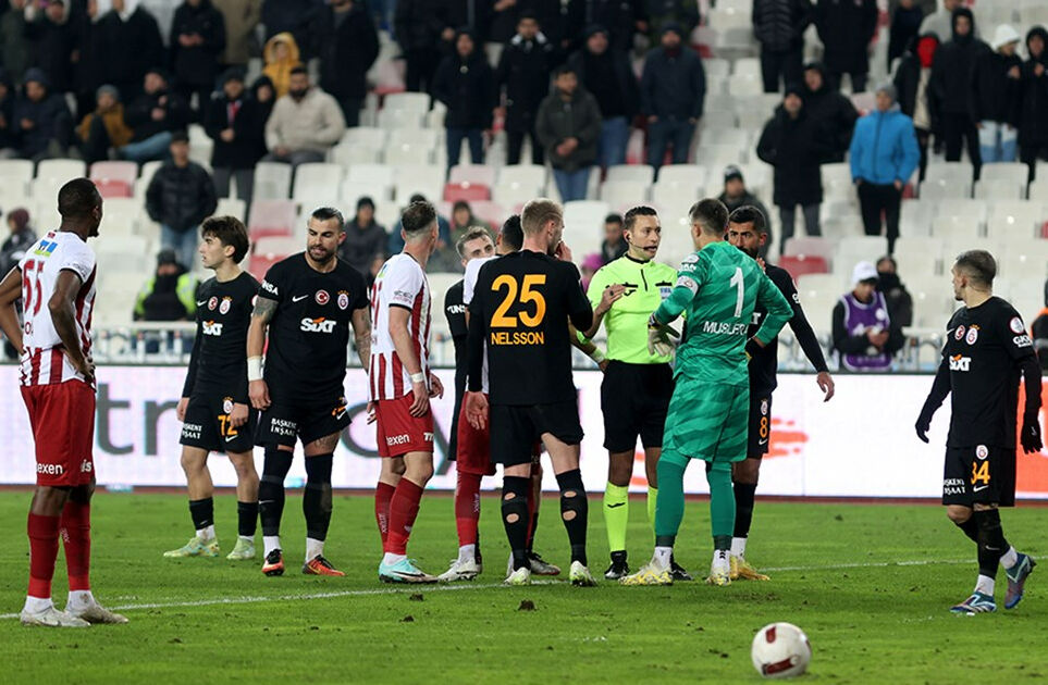 Fenerbahçe-Galatasaray derbisi için hakem iddiası! Dev maçı kim yönetecek? Fenerbahçe-Galatasaray derbisi için hakem iddiası! Dev maçı kim yönetecek? - 5. Resim