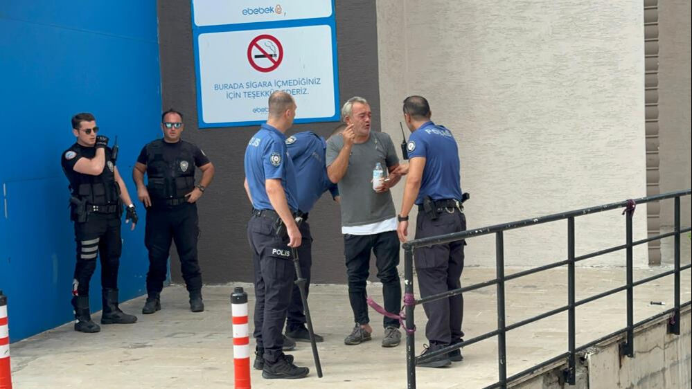 Bursa'da sıcak saatler! Kolonya içen adam ortalığı birbirine kattı, her yer kan gölüne döndü - 1. Resim