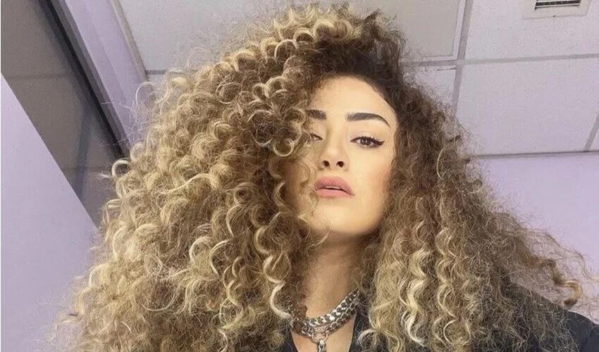 Dilan Çıtak Dörter hostesi darp etti! Apar topar uçaktan indirildi - 1. Resim