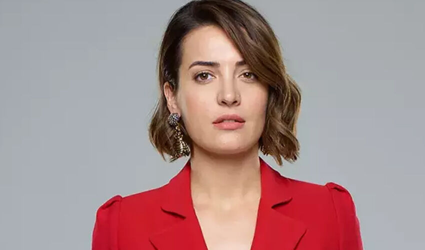 İrem Sak’ın acı günü: Babası kaldırıldığı hastanede vefat etti - 3. Resim