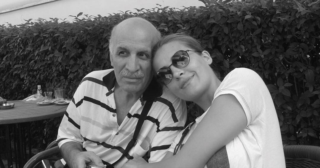 İrem Sak’ın acı günü: Babası kaldırıldığı hastanede vefat etti - 1. Resim