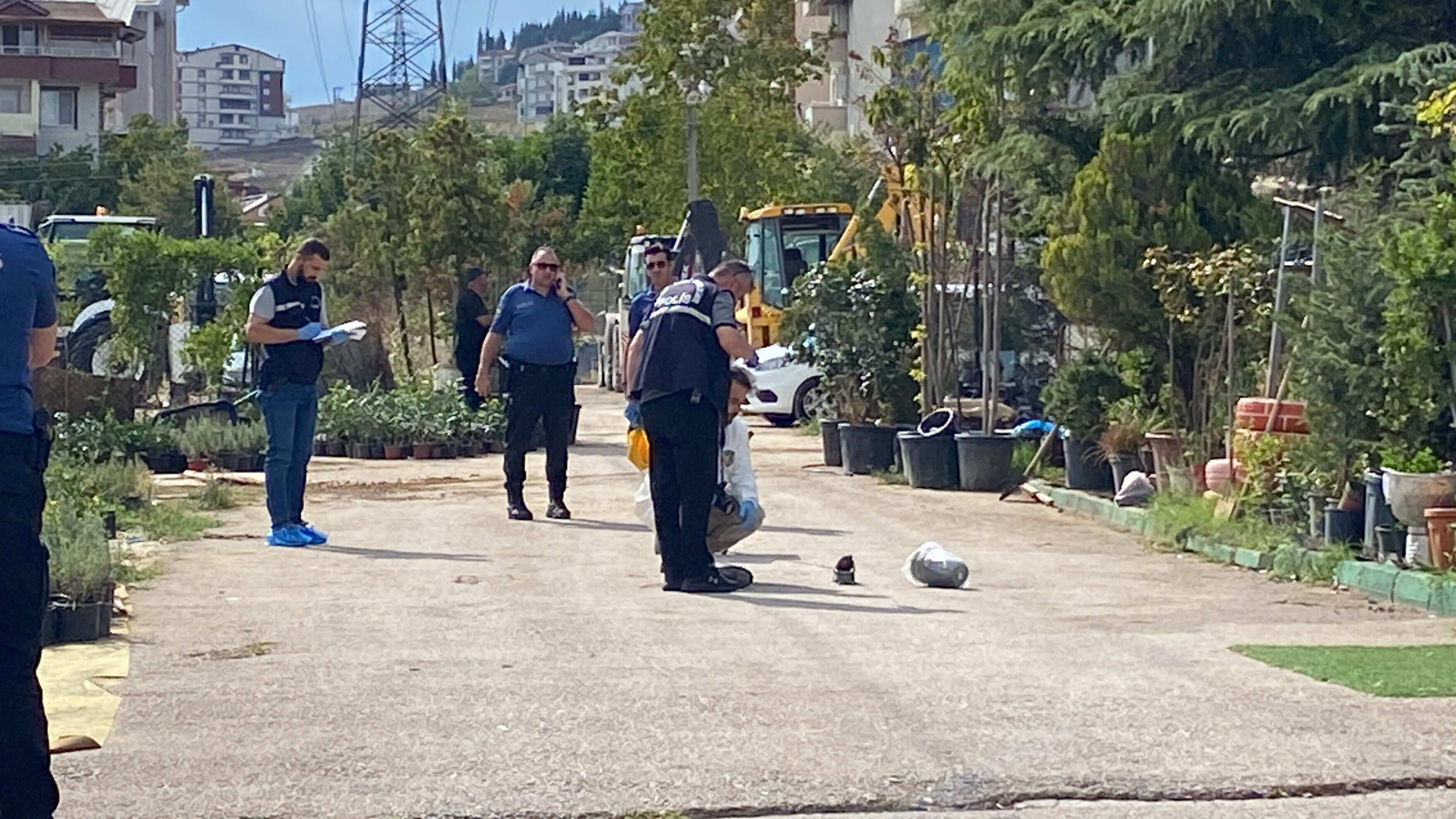İzmit’te pompalı saldırı: Belediye çalışanını vurup kaçtılar! - 1. Resim