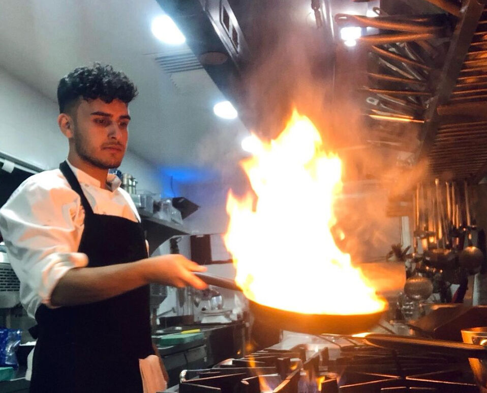 Masterchef’te bu hafta Kırmızı Takım kaptanı olan Erim Şanal 23 yaşında Masterchef’te bu hafta Kırmızı Takım kaptanı olan Erim Şanal 23 yaşında - 1. Resim