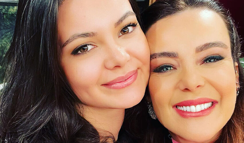 Nursel Ergin’in güzeller güzeli kızına bakın... Abla kardeş değil, anne kız! - 4. Resim