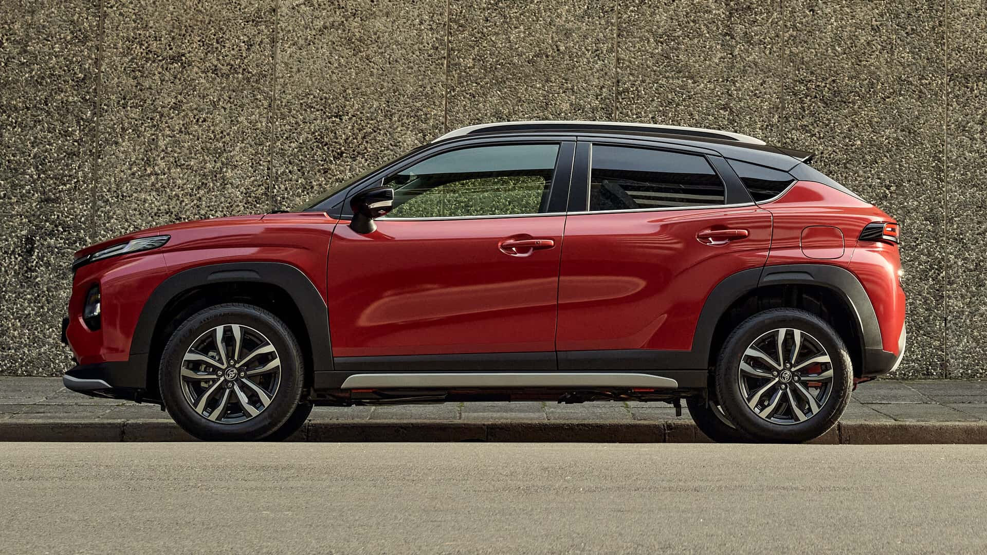 Toyota'dan uygun fiyatlı yeni SUV! İlk görüntüler geldi Toyota'dan uygun fiyatlı yeni SUV! İlk görüntüler geldi - 5. Resim