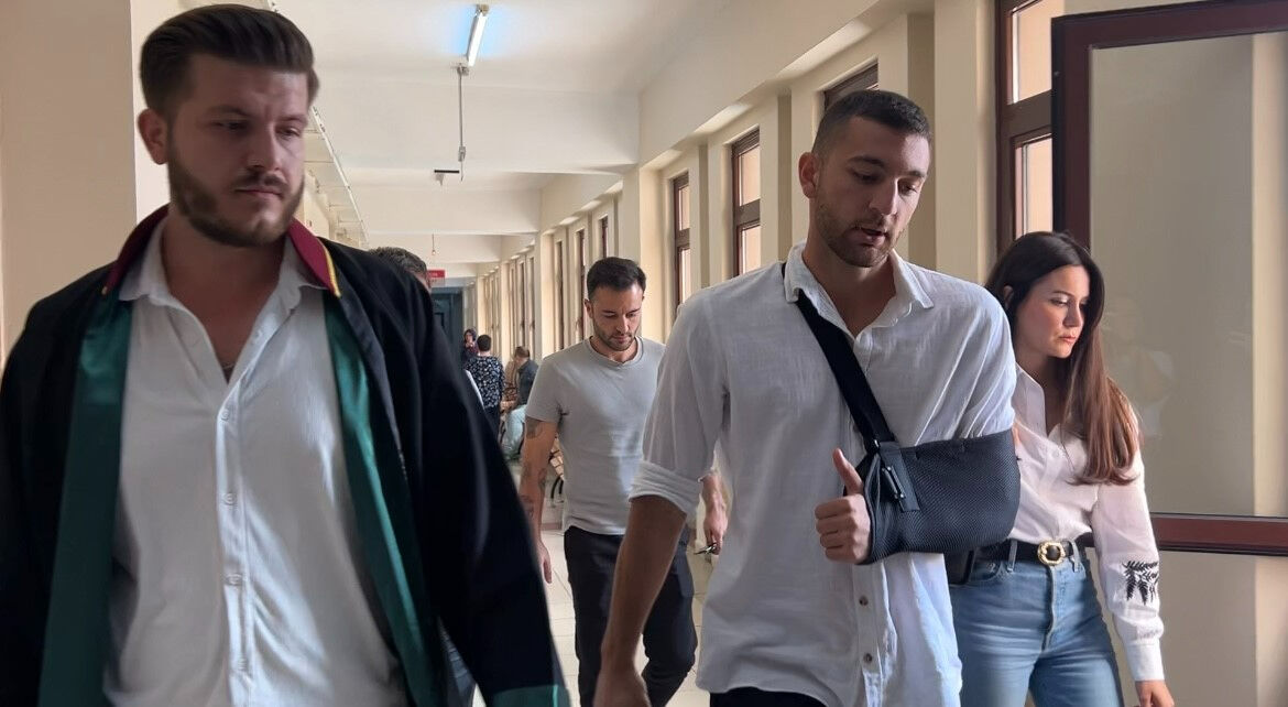 Trafikte saldırıya uğrayan Beşiktaş'ın genç futbolcusu Emrecan Uzunhan, mahkemeye beyanda bulundu! - 1. Resim