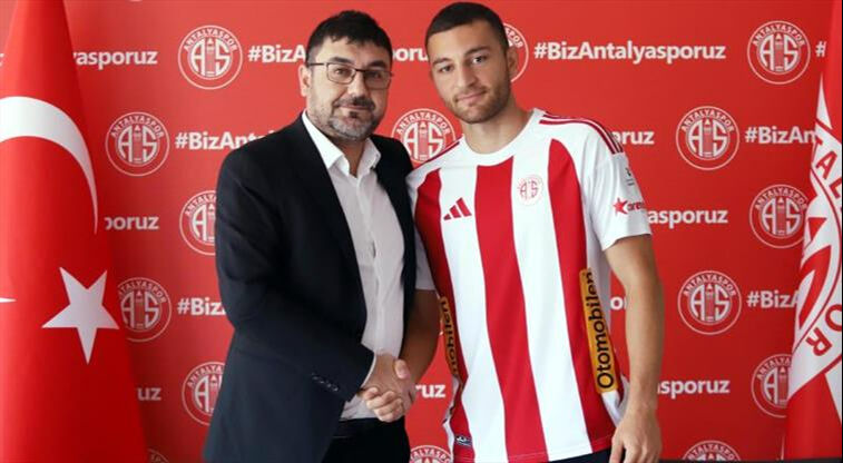 Trafikte saldırıya uğrayan Beşiktaş'ın genç futbolcusu Emrecan Uzunhan, mahkemeye beyanda bulundu! - 3. Resim