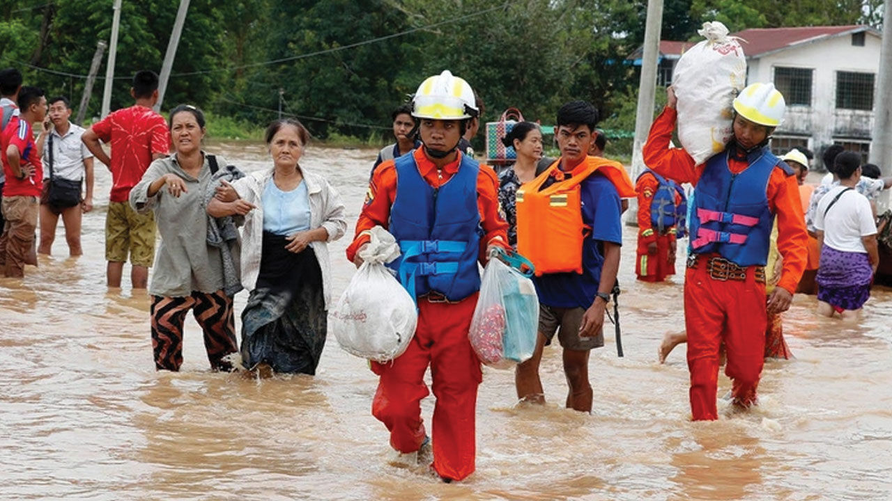 Yagi Tayfunu nedeniyle Myanmar'dan acı haberler peş peşe geldi! Ölü sayısı her geçen gün artıyor Yagi Tayfunu nedeniyle Myanmar'dan acı haberler peş peşe geldi! Ölü sayısı her geçen gün artıyor - 2. Resim