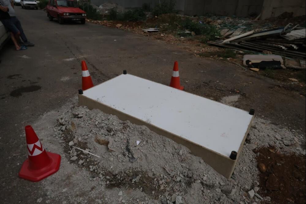 Adana'da dikkat çeken manzara! Sokak ortasına baza attılar, sebebi şaşkına çevirdi - 3. Resim