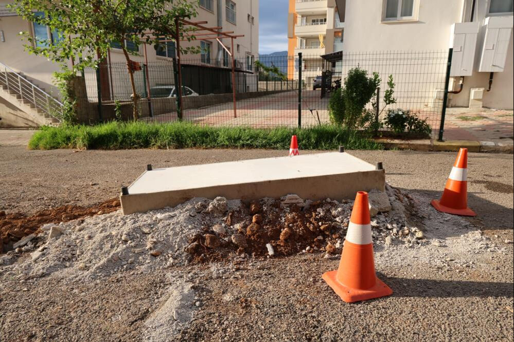 Adana'da dikkat çeken manzara! Sokak ortasına baza attılar, sebebi şaşkına çevirdi - 1. Resim