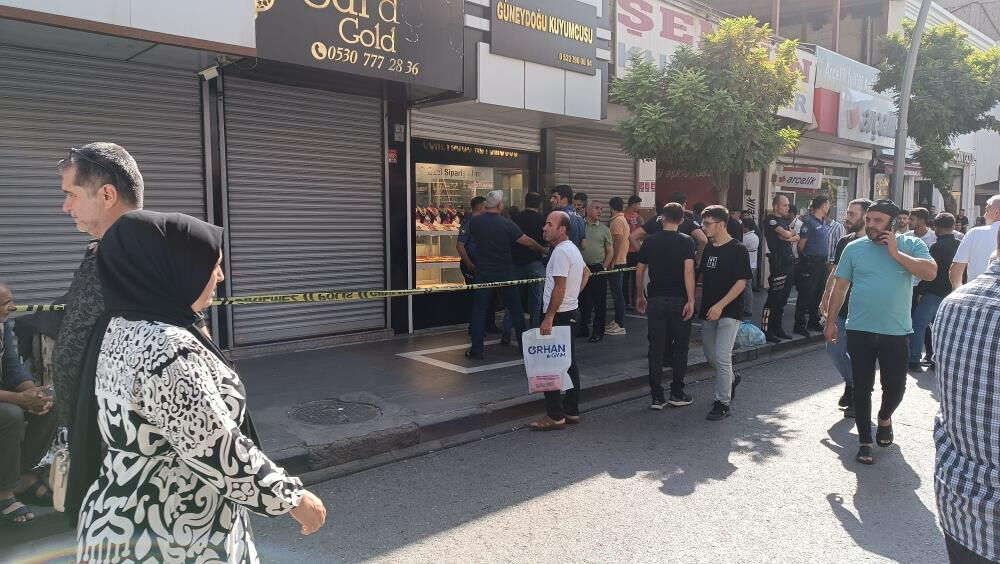 Batman'da intihar eden kuyumcunun kurşunu yanındaki kişiyi de yaraladı - 1. Resim