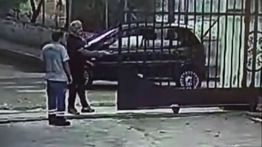 &Ccedil;ocuğu sınıf tekrarı yapan veliden okul m&uuml;d&uuml;r&uuml;ne silahlı saldırı girişimi - 3. Resim