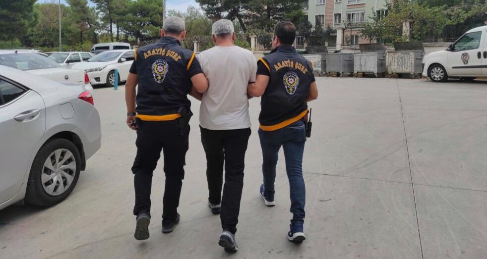 &Ccedil;ocuğu sınıf tekrarı yapan veliden okul m&uuml;d&uuml;r&uuml;ne silahlı saldırı girişimi - 1. Resim