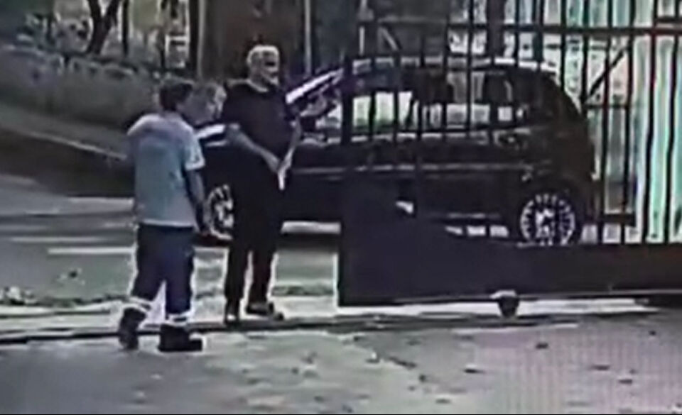 &Ccedil;ocuğu sınıf tekrarı yapan veliden okul m&uuml;d&uuml;r&uuml;ne silahlı saldırı girişimi - 2. Resim
