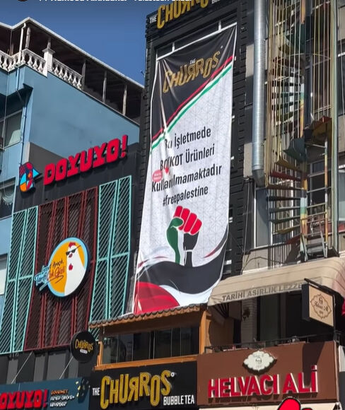 İstanbul Büyükşehir Belediyesi'nden Filistin'e destek için boykot pankartı asan işletmeye ceza İstanbul Büyükşehir Belediyesi'nden Filistin'e destek için boykot pankartı asan işletmeye ceza - 1. Resim