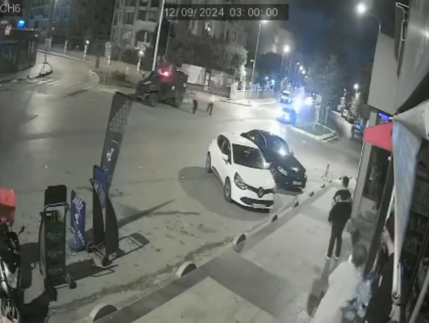 İstanbul Esenyurt'taki KUYU-25 operasyonunda yurt dışından yönetilen suç örgütü çökertildi İstanbul Esenyurt'taki KUYU-25 operasyonunda yurt dışından yönetilen suç örgütü çökertildi - 3. Resim