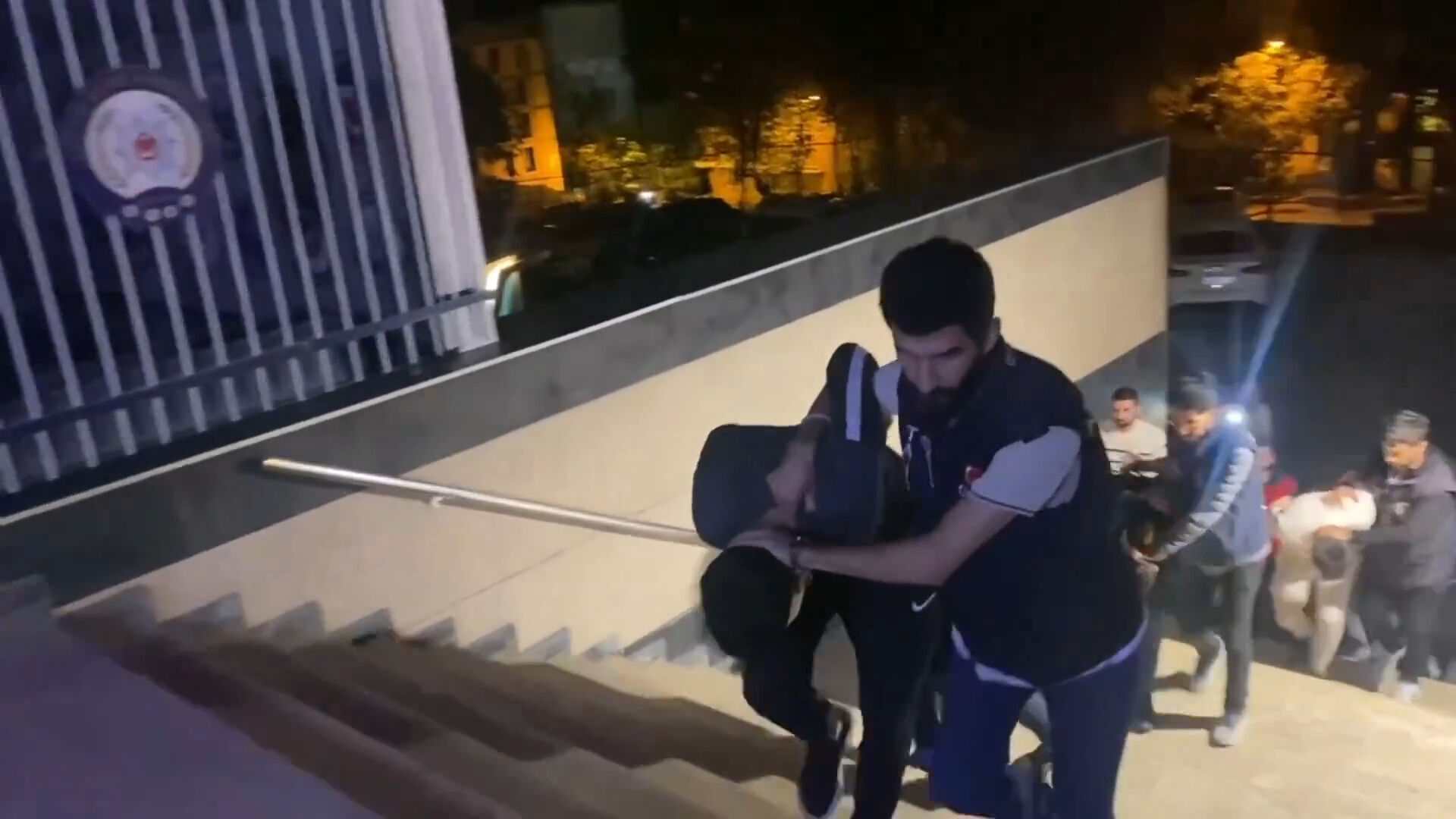 İstanbul Esenyurt'taki KUYU-25 operasyonunda yurt dışından yönetilen suç örgütü çökertildi İstanbul Esenyurt'taki KUYU-25 operasyonunda yurt dışından yönetilen suç örgütü çökertildi - 1. Resim