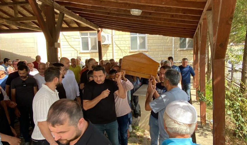 Korkunç olay: İsmet Ünal kanlar içinde bulundu! Cenazede arkadaşından yürek yakan sözler - 4. Resim