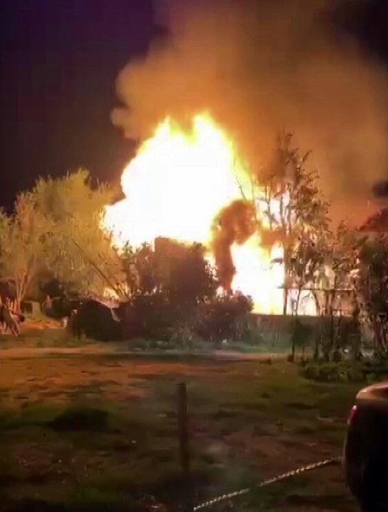 Sakarya'da korkutan yangın! İki kardeşe ait ev ve ahır kül oldu Sakarya'da korkutan yangın! İki kardeşe ait ev ve ahır kül oldu - 2. Resim