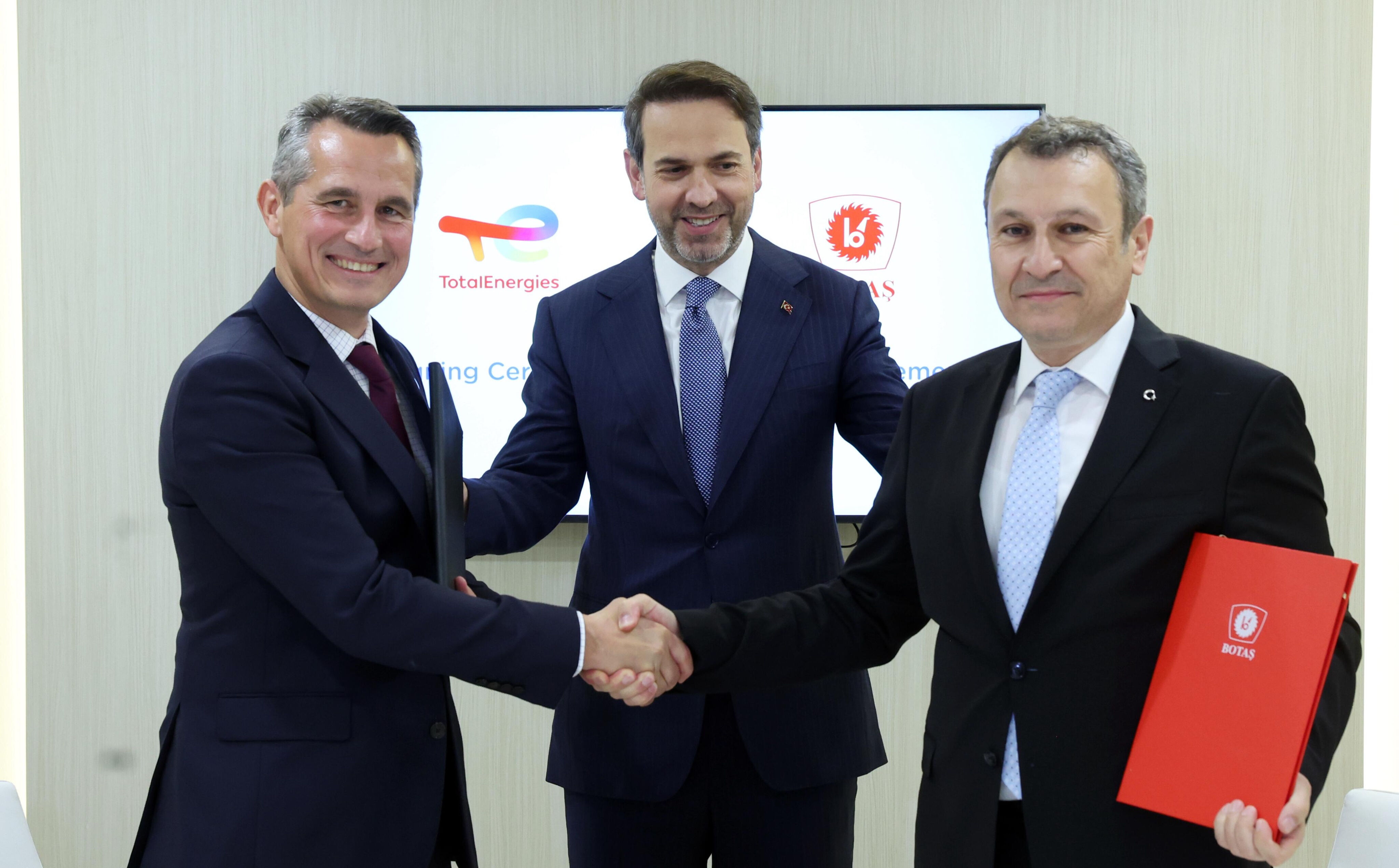 Türkiye'den enerjide dev anlaşma! Shell'in ardından Total'le de imzalar atıldı - 1. Resim