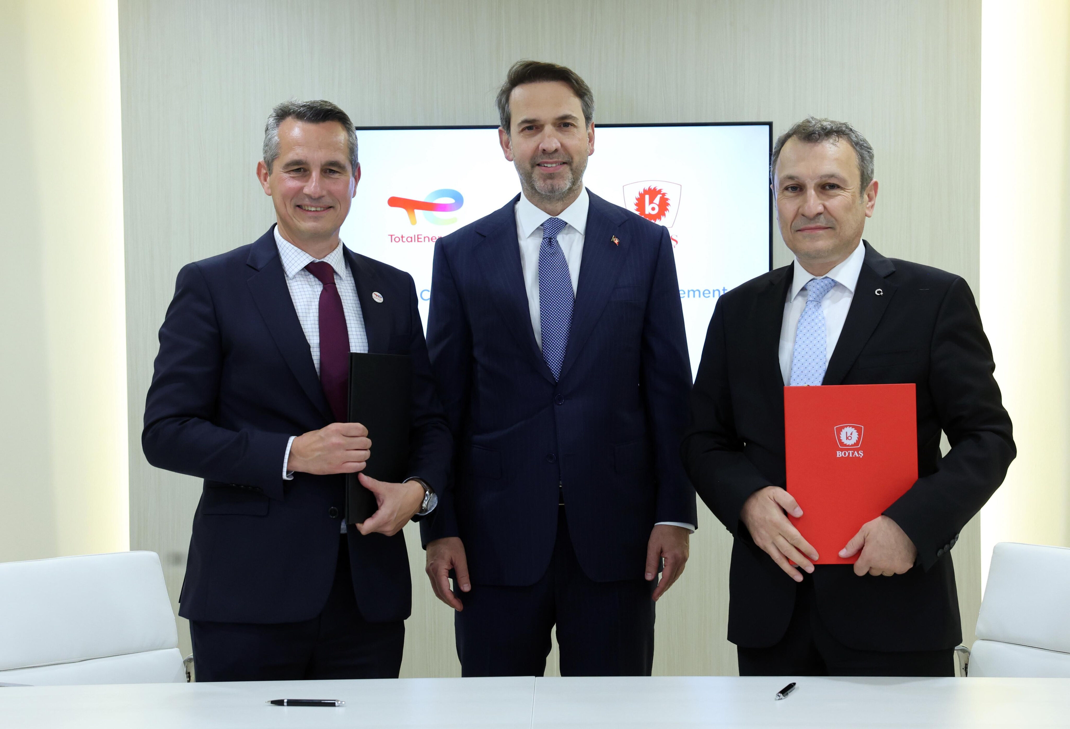 Türkiye'den enerjide dev anlaşma! Shell'in ardından Total'le de imzalar atıldı - 2. Resim