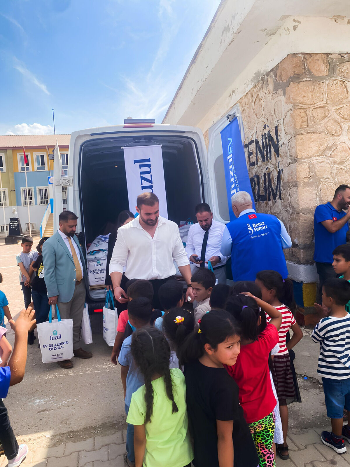 Fuzul’den Adıyaman’daki öğrencilere kırtasiye desteği! - 1. Resim