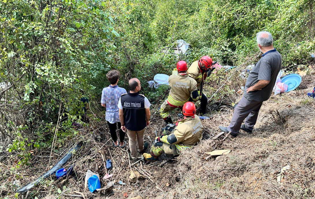 İşçileri taşıyan minibüs uçuruma yuvarlandı! Çok sayıda yaralı var - 1. Resim