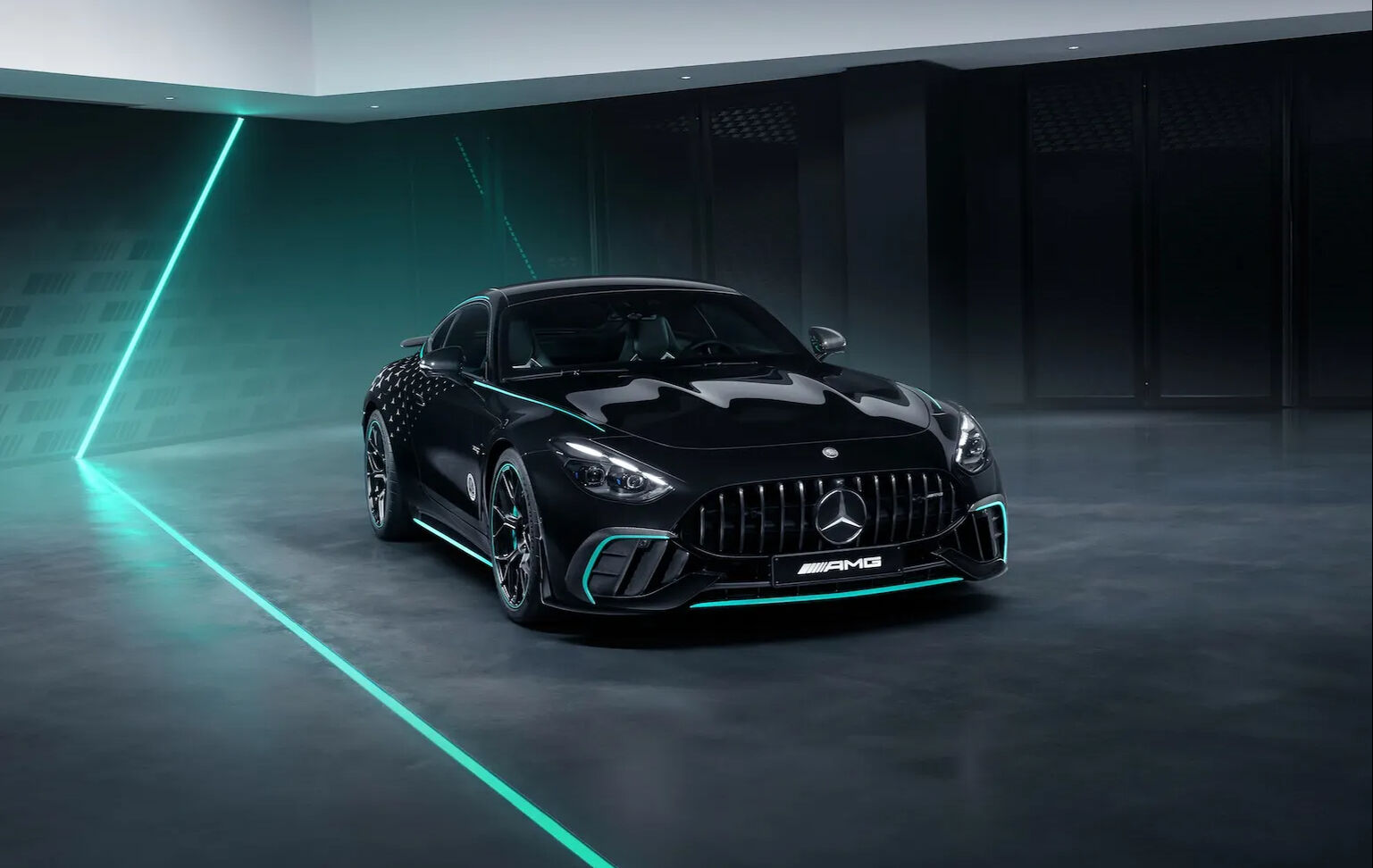 Yalnızca 200 adet üretilecek! Mercedes-AMG'den F1 zaferine özel yeni araç... Yalnızca 200 adet üretilecek! Mercedes-AMG'den F1 zaferine özel yeni araç... - 10. Resim