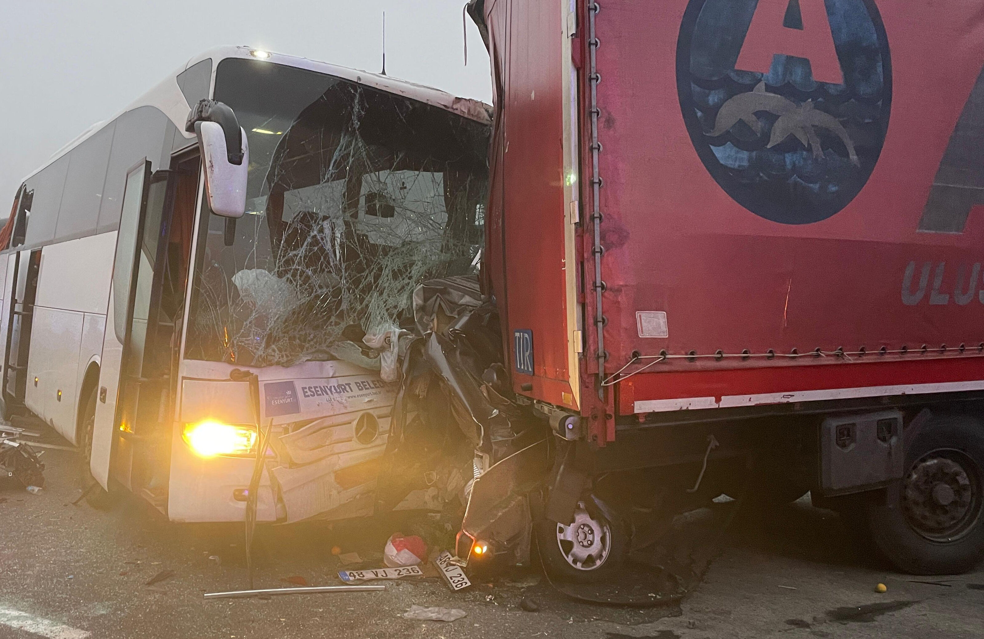 11 kişinin ölmüş, 62 kişi yaralanmıştı! Katliam gibi kazanın sanıkları tahliye edildi - 1. Resim