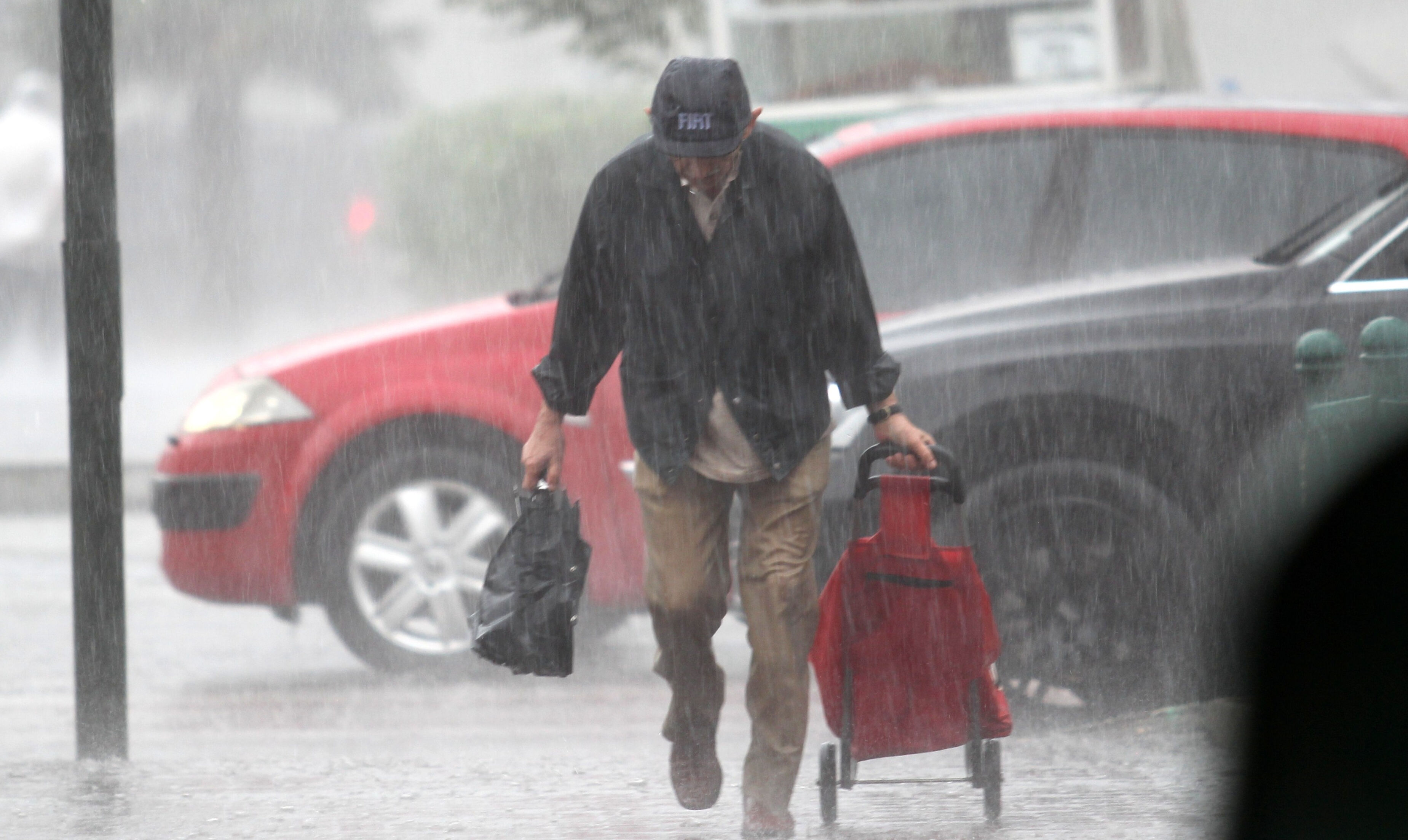 AKOM İstanbul'u uyardı! Gök gürültülü sağanak için saat verildi - 2. Resim