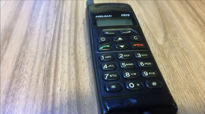 ASELSAN'ın 1919 model cep telefonu 27 yıl sonra gündemde ASELSAN'ın 1919 model cep telefonu 27 yıl sonra gündemde - 2. Resim