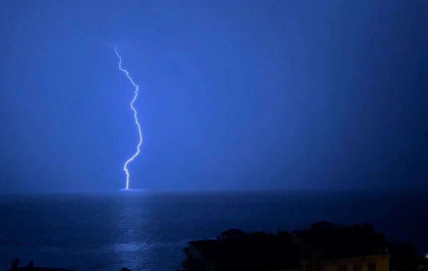 Bitlis’te çakan şimşekler geceyi gündüze çevirdi - 1. Resim