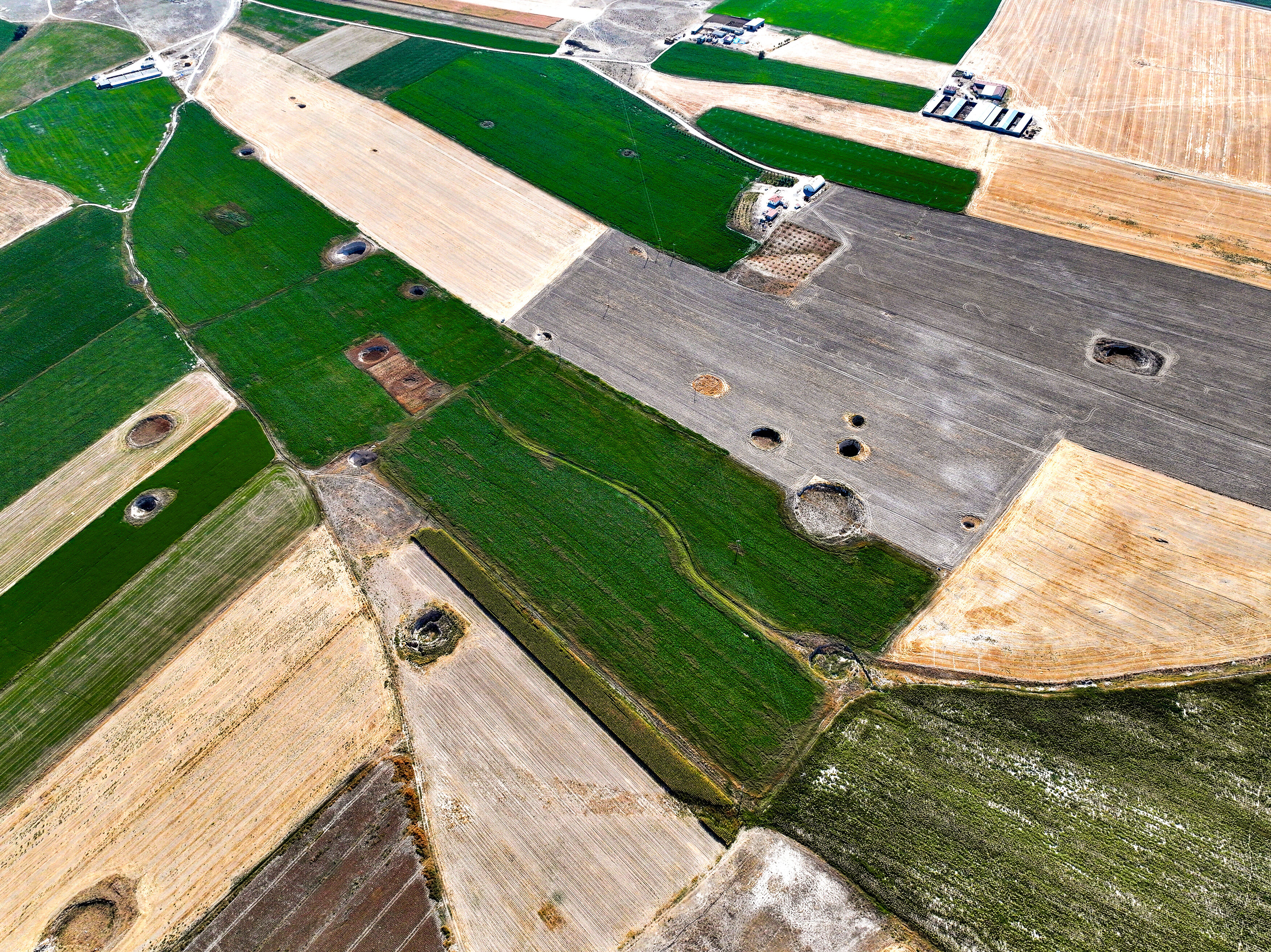 Konya çöküyor! Tek karede 24 obruk - 1. Resim