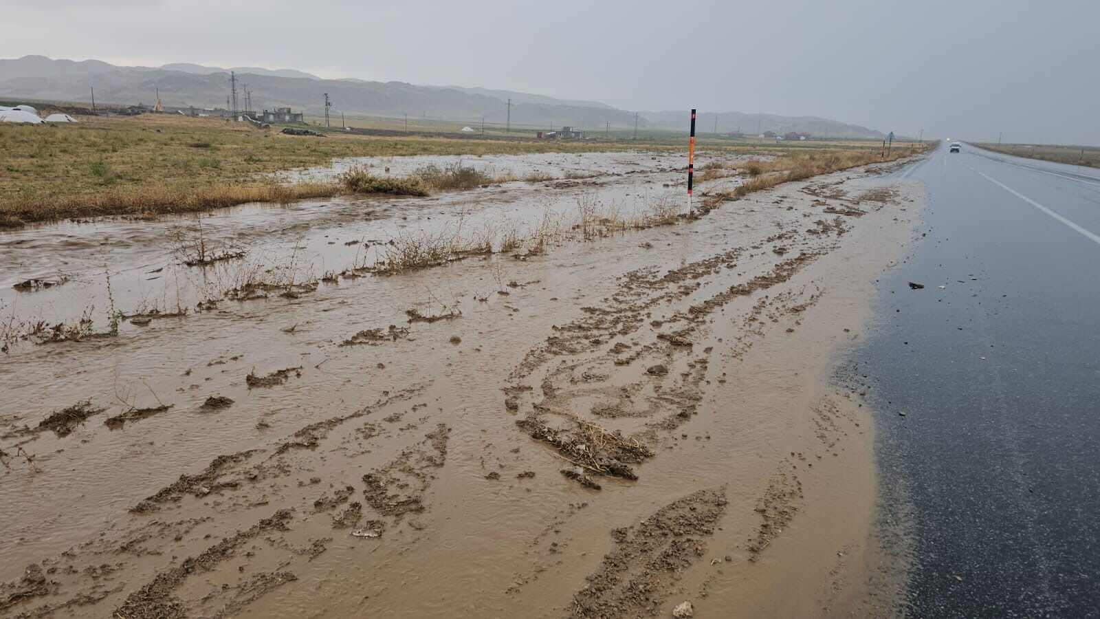 Meteoroloji sarı kodla uyarmıştı! Van, Bitlis, Trabzon ve Malatya aniden bastıran sele teslim oldu Meteoroloji sarı kodla uyarmıştı! Van, Bitlis, Trabzon ve Malatya aniden bastıran sele teslim oldu - 3. Resim