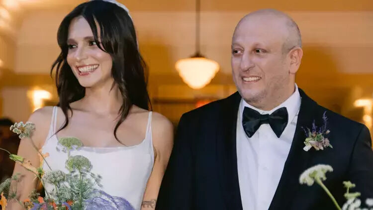 Serkan Keskin ve Meriç Aral evlendi! Düğüne ünlü akını oldu Serkan Keskin ve Meriç Aral evlendi - 2. Resim