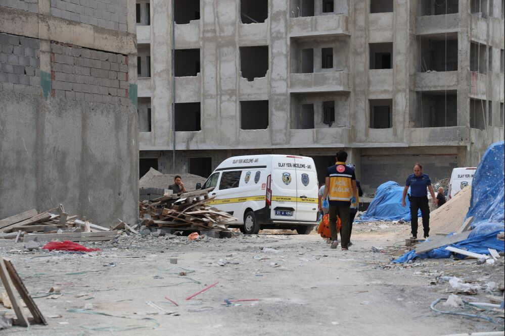 Adana'da feci iş kazası! 2 işçi canından oldu Adana'da feci iş kazası! 2 işçi canından oldu - 2. Resim