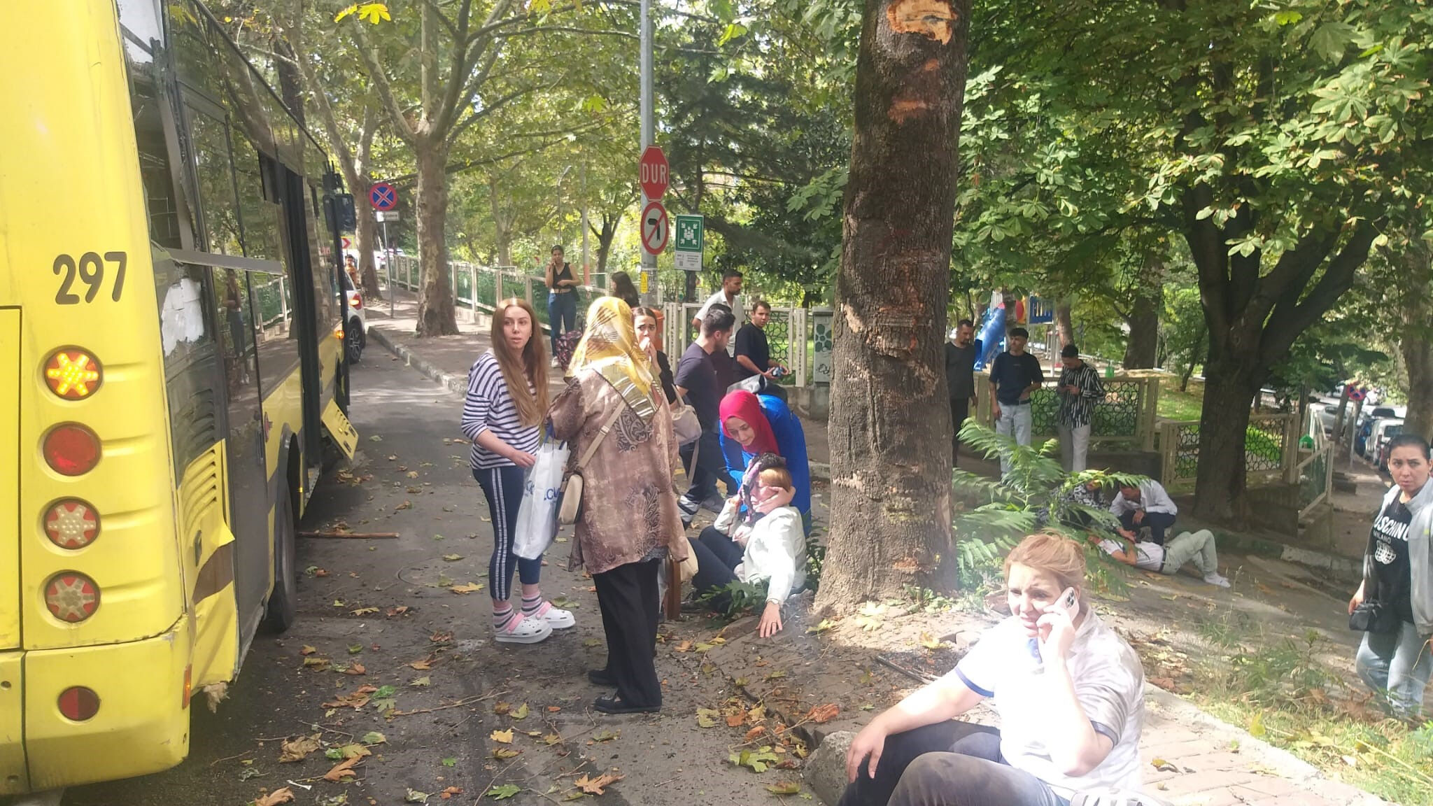 Bursa’da korkunç kaza! Yolcu, belediye otobüsünden fırladı Bursa’da korkunç kaza! Yolcu, belediye otobüsünden fırladı - 1. Resim