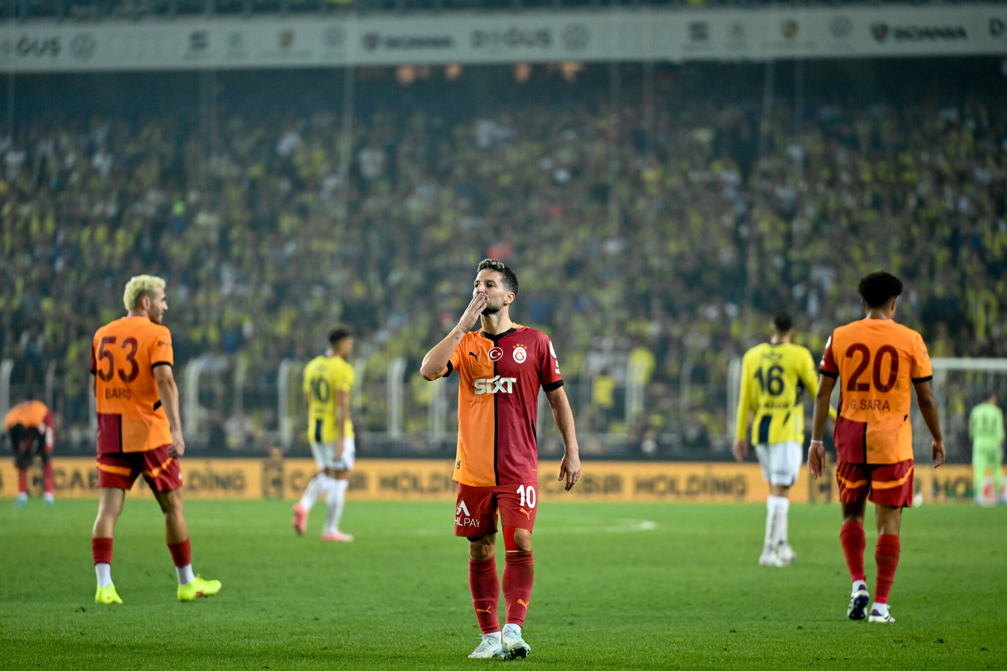 Kadıköy'de kazanan Galatasaray! Mourinho ilk derbisini kaybetti... Fenerbahçe-Galatasaray | Canlı Anlatım - 1. Resim