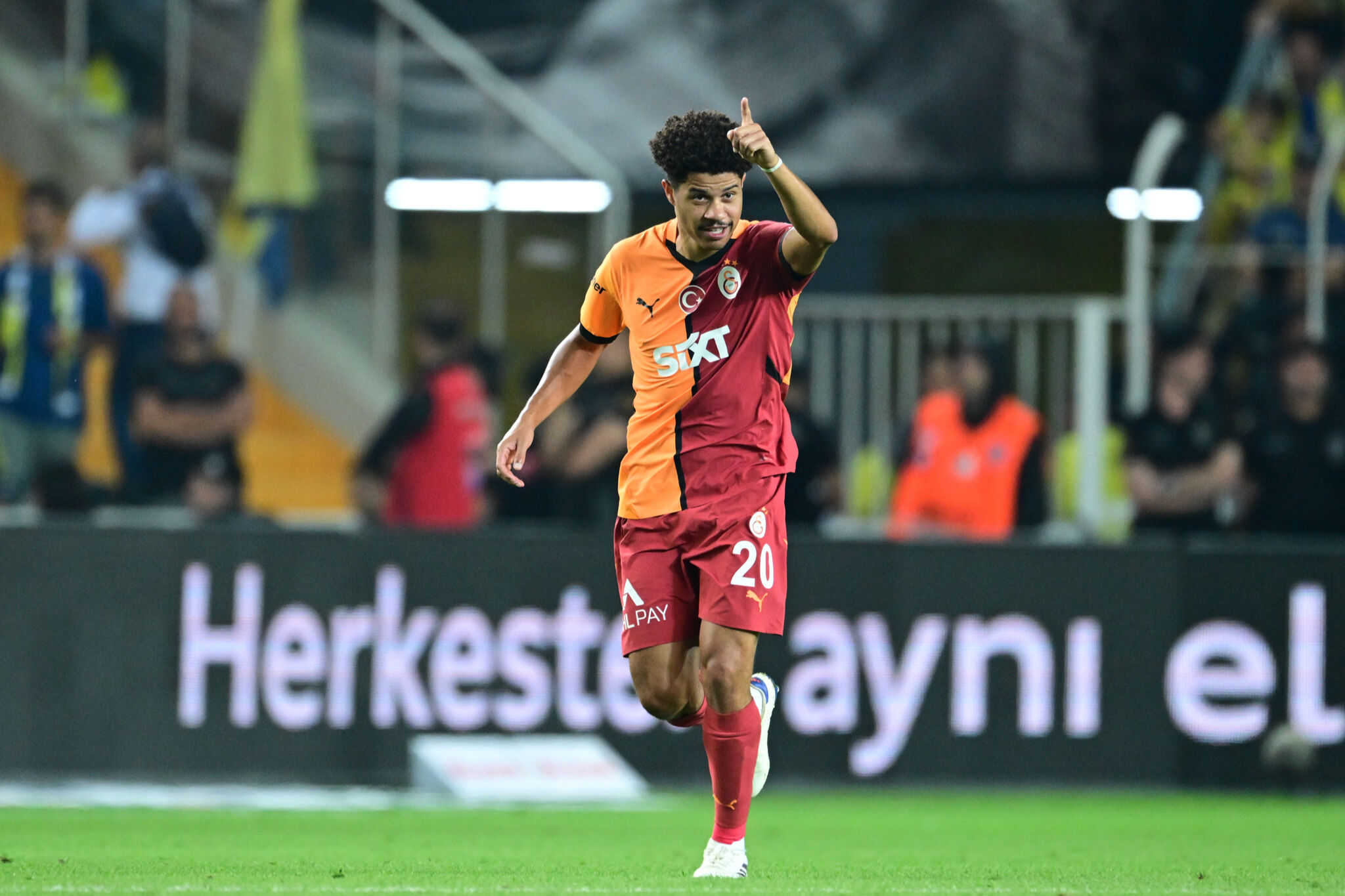 Kadıköy'de kazanan Galatasaray! Mourinho ilk derbisini kaybetti... Fenerbahçe-Galatasaray | Canlı Anlatım - 1. Resim