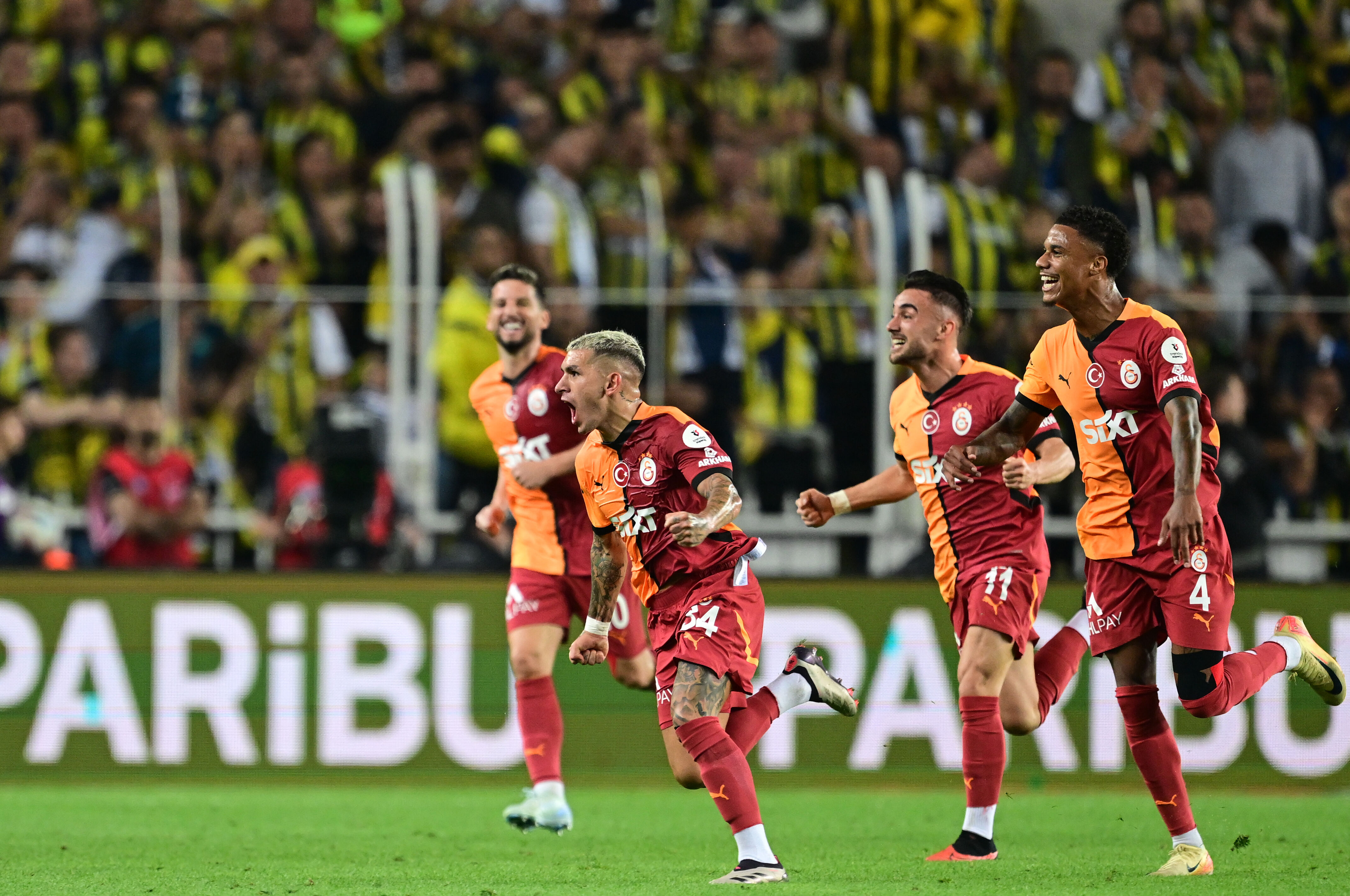 Galatasaray'dan Fenerbahçe'ye galibiyet göndermesi! 