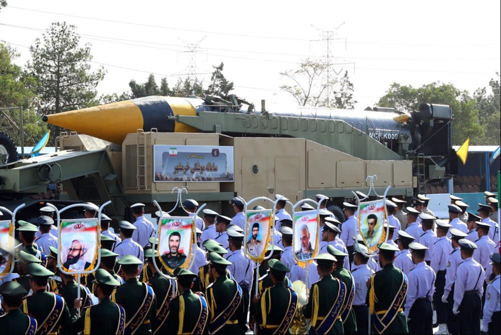 İran'dan gövde gösterisi! Yeni füzeyi ilk kez sergiledi - 4. Resim