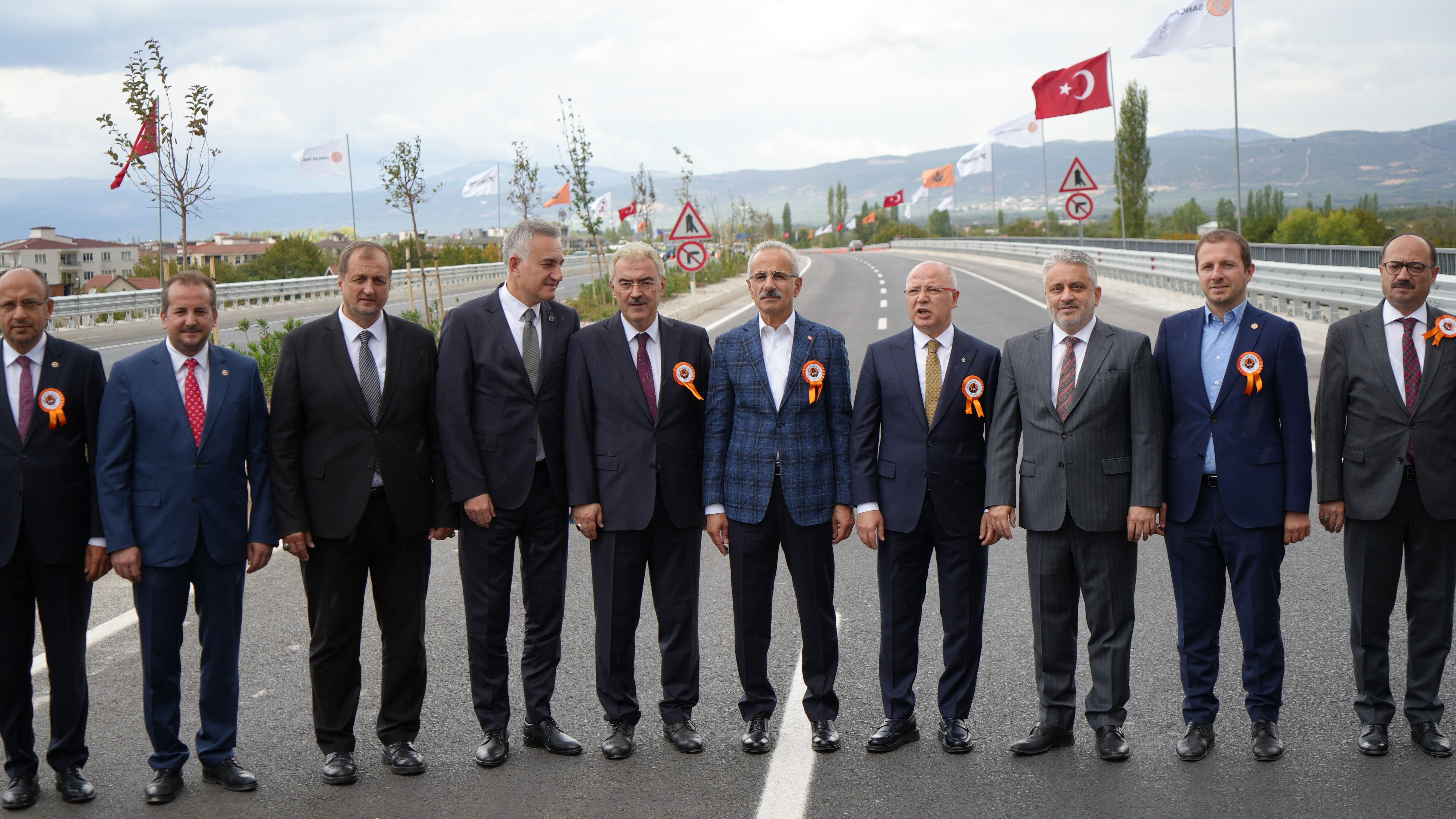 15 dakikalık yol 4 dakikaya düştü! Yıllık 247 milyon lira tasarruf sağlayacak İznik Çevre Yolu açıldı! Şehir geçişi artık 4 dakika, yıllık 247 milyon lira tasarruf sağlayacak - 1. Resim