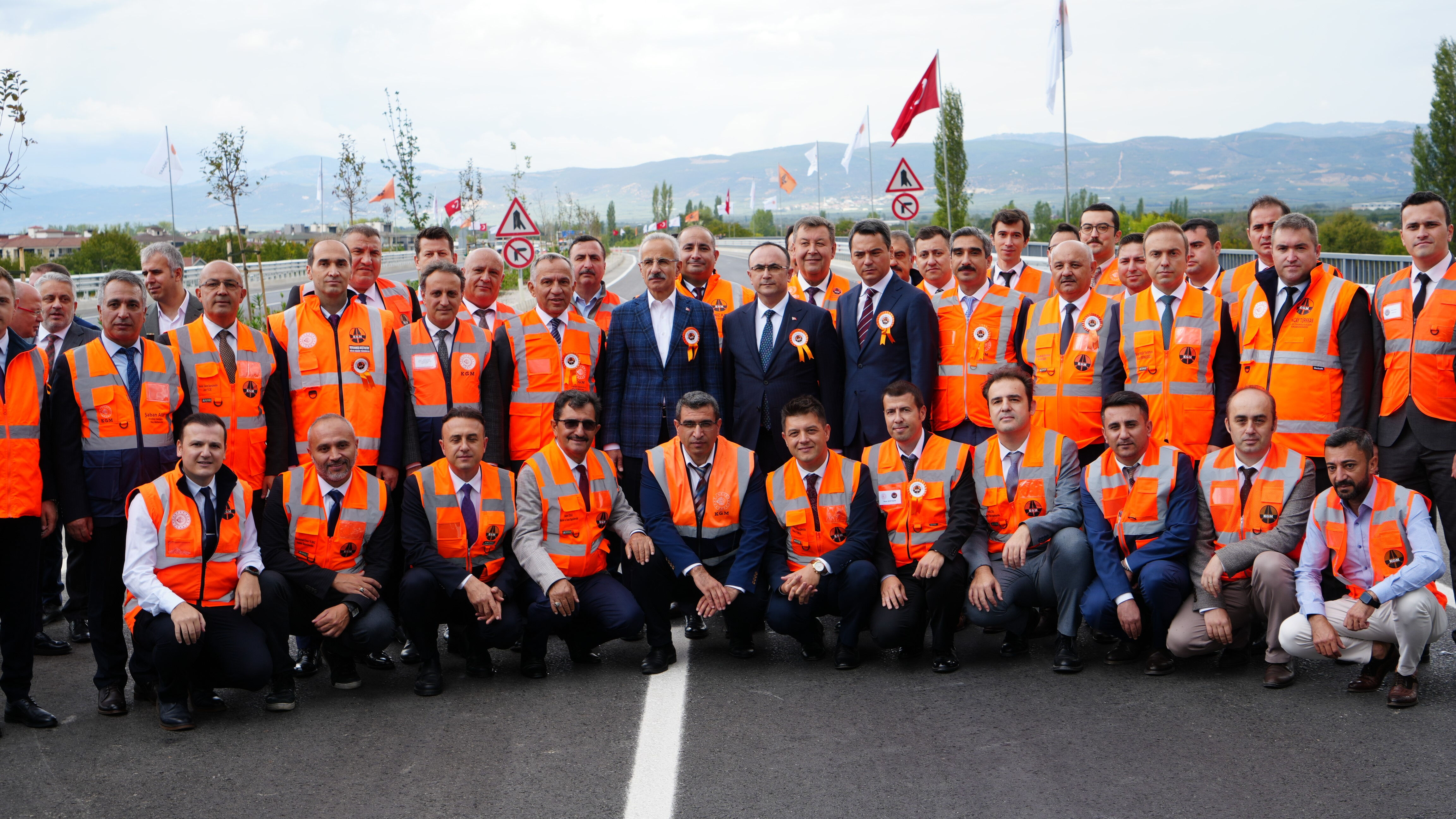 15 dakikalık yol 4 dakikaya düştü! Yıllık 247 milyon lira tasarruf sağlayacak İznik Çevre Yolu açıldı! Şehir geçişi artık 4 dakika, yıllık 247 milyon lira tasarruf sağlayacak - 5. Resim