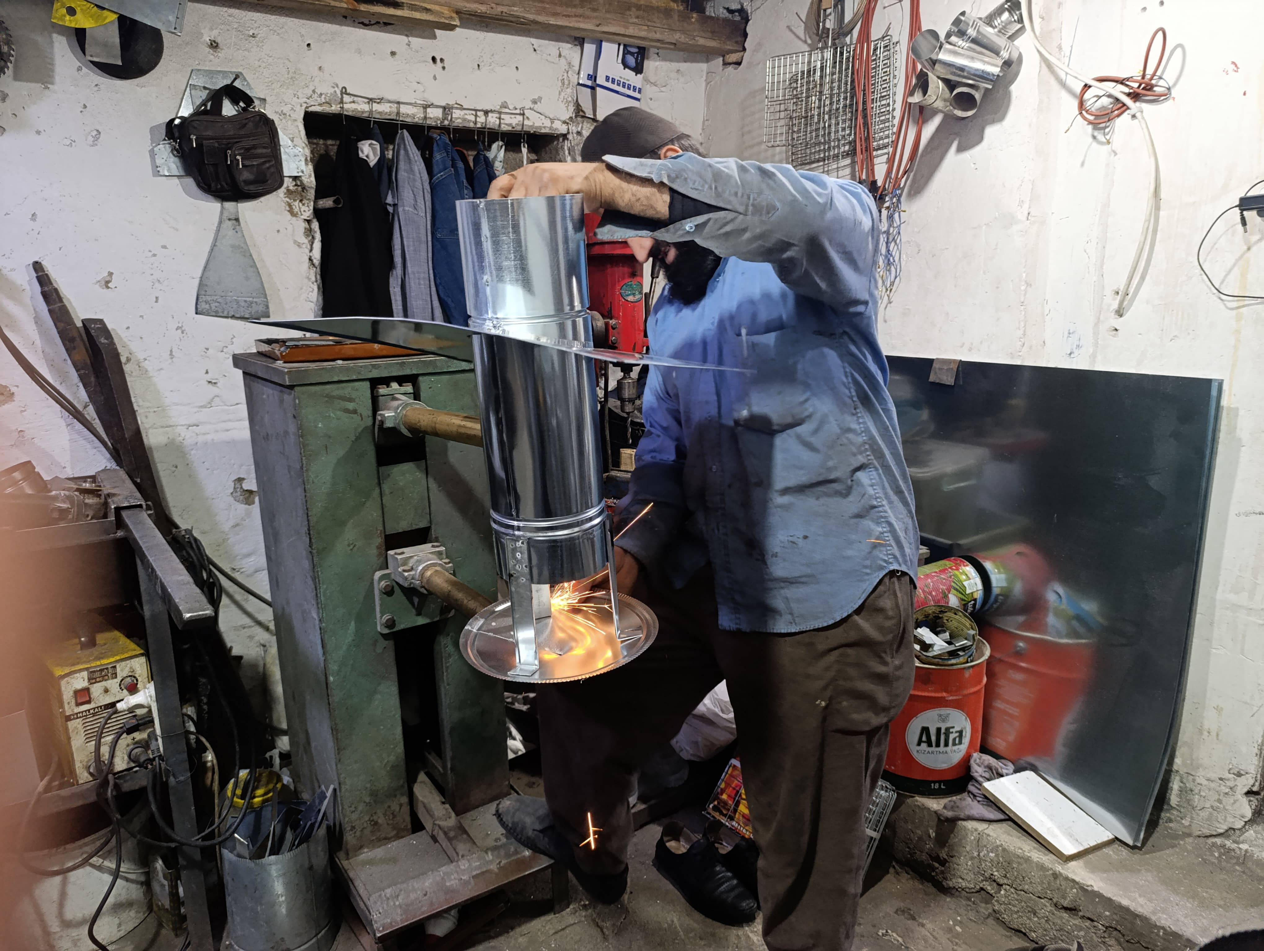 Kömür fiyatları ilgiyi artırdı! Van'da asırlık sobacılar çarşısı hareketlendi - 1. Resim