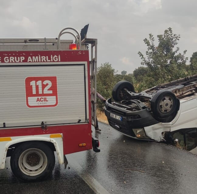 Kontrolden çıkan minibüs devrildi! 4'ü yabancı uyruklu, 7 kişi yaralandı - 1. Resim